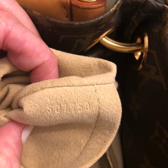 LOUIS VUITTON ARTSY MM MONOGRAM HANDBAG - Picture 6 of 8